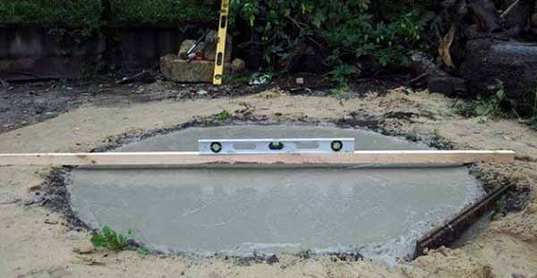 Заливка бетонной плиты тандыра